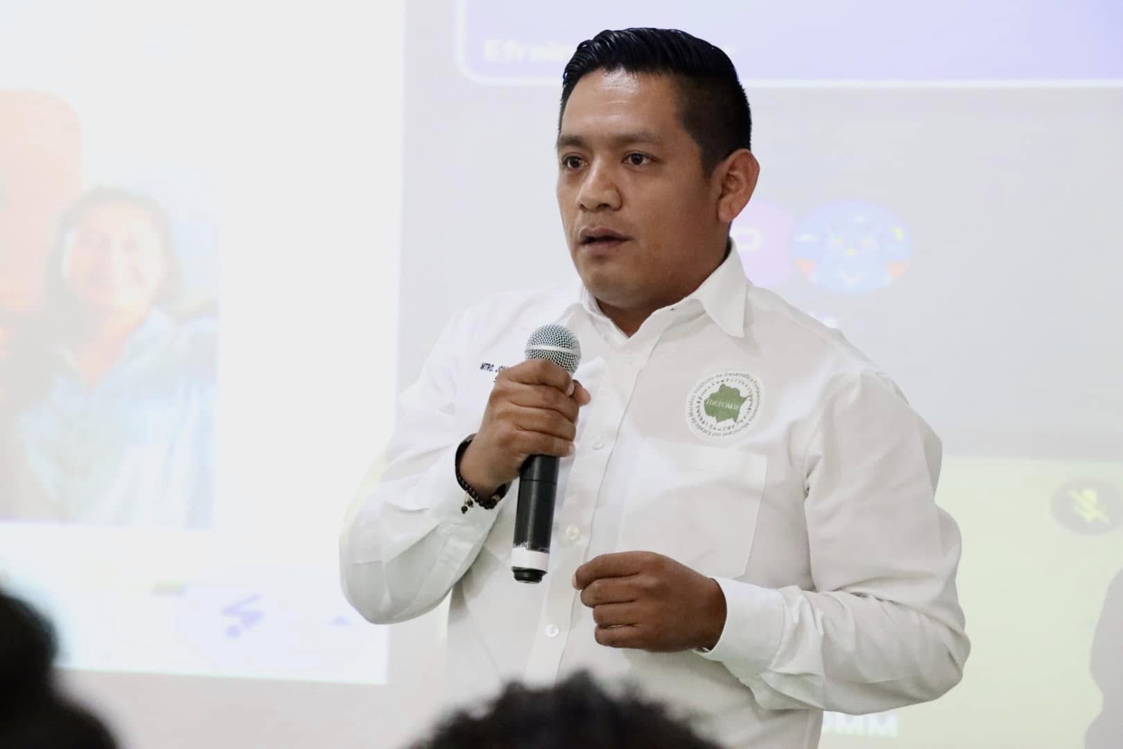 Puede ser una imagen de 1 persona