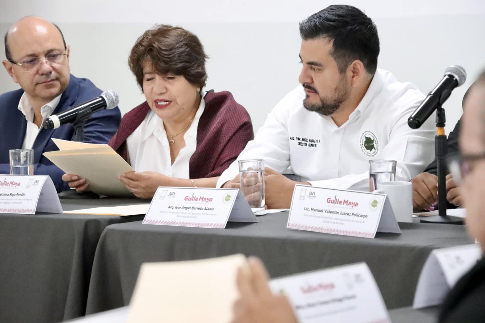 Puede ser una imagen de 4 personas y texto