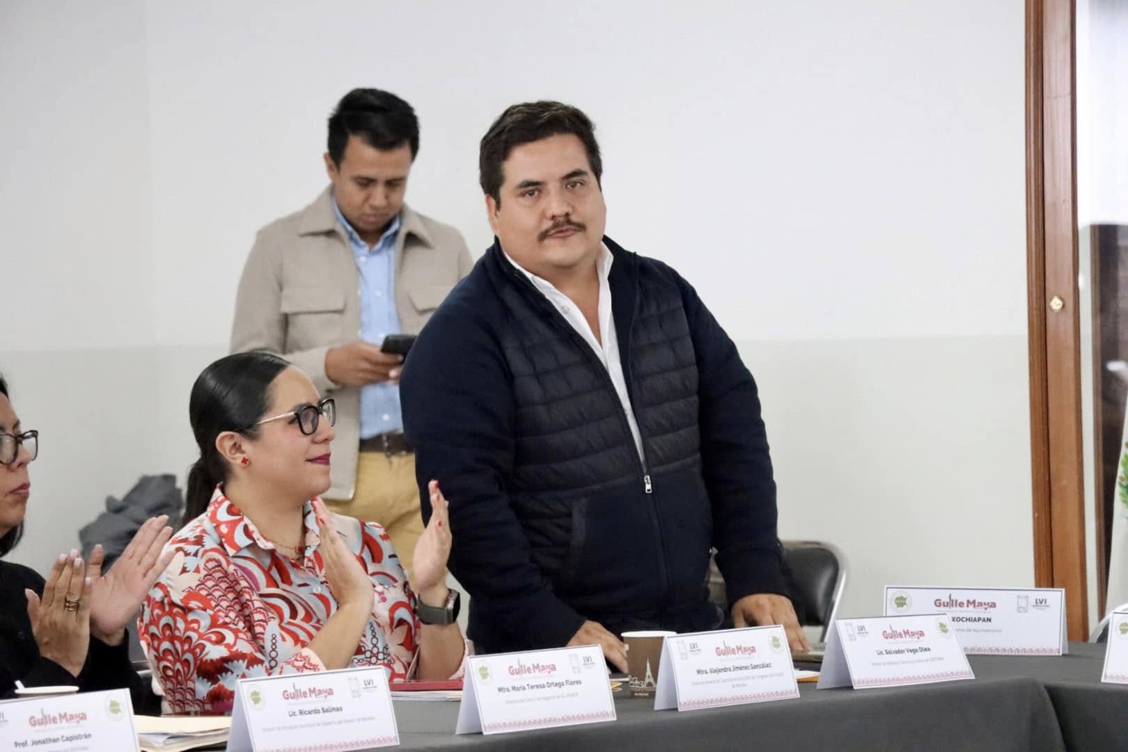 Puede ser una imagen de 4 personas