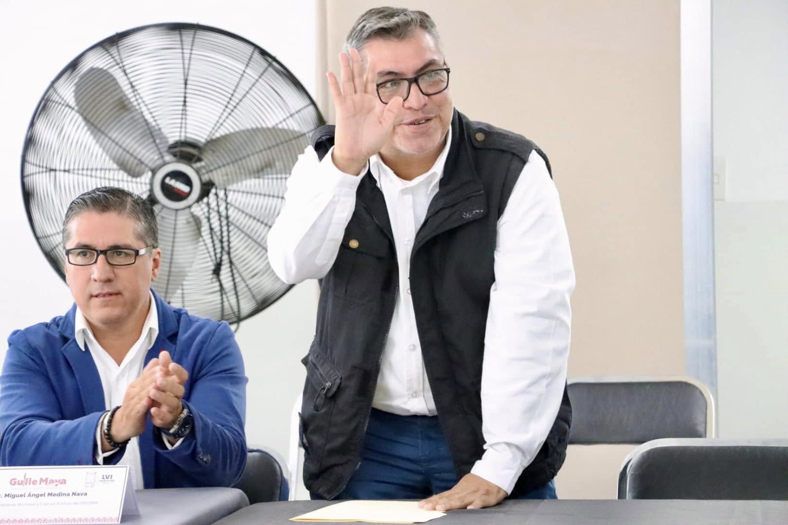 Puede ser una imagen de 2 personas