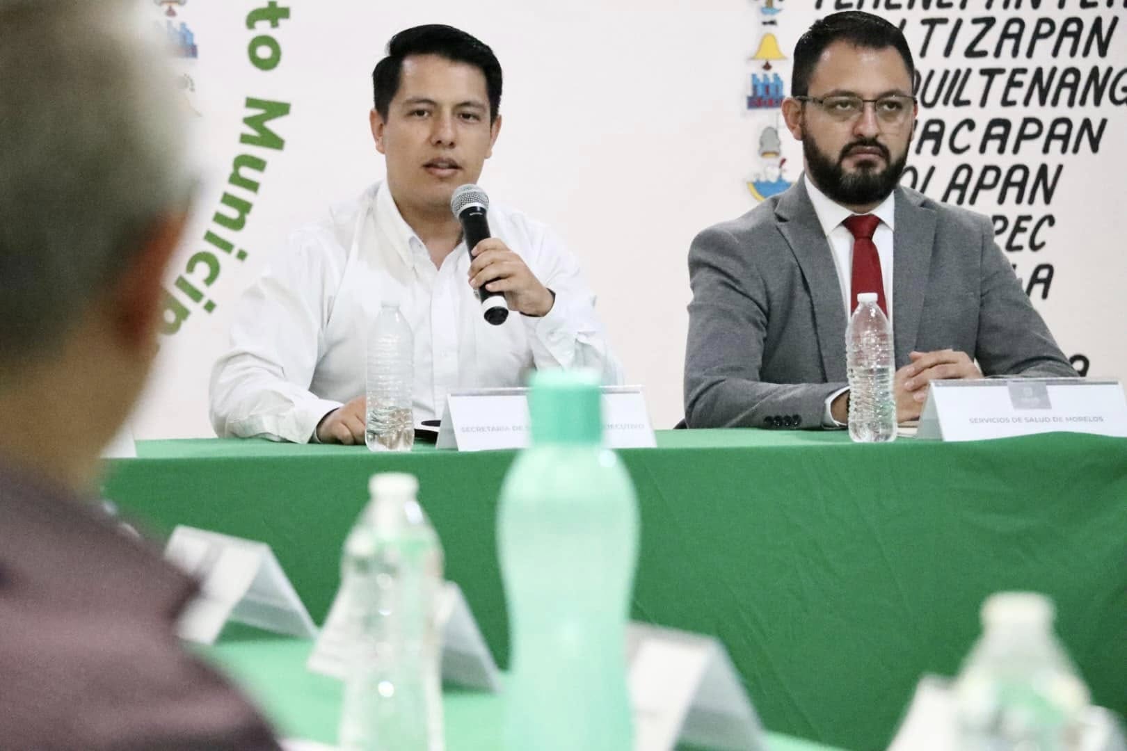 Puede ser una imagen de 3 personas y texto que dice "to M ቅይ! TIZAPAN UIL ILTENAN ACAPAN / APAN PEG A PEC CSUCA"
